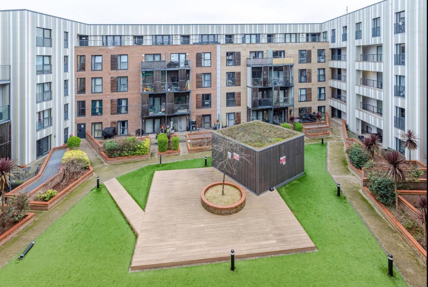 Apartament Modern 2 Bed Flat With Balcony, Easy Access